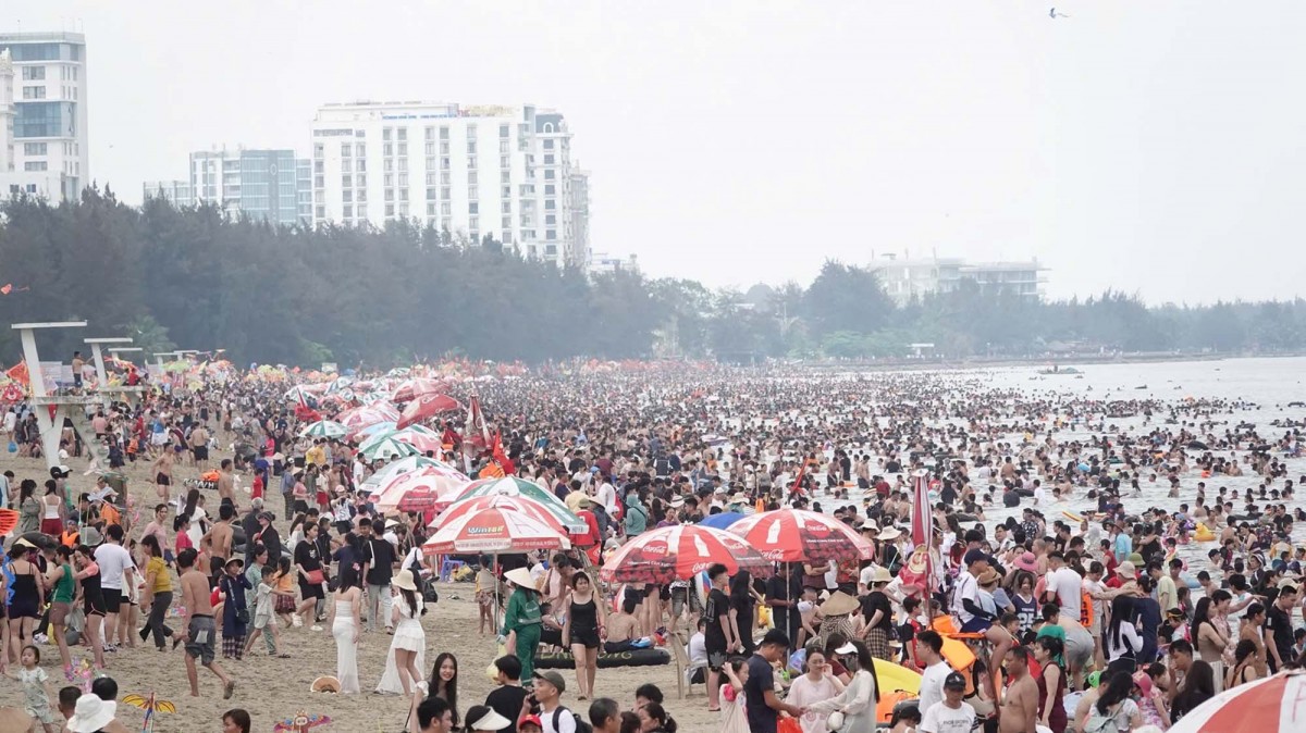 Thanh Hoá vẫn là điểm du lịch hút khách du lịch trong nước. Ảnh: Quốc Huy Thanh Hoá vẫn là điểm du lịch hút khách du lịch trong nước. Ảnh: Quốc Huy