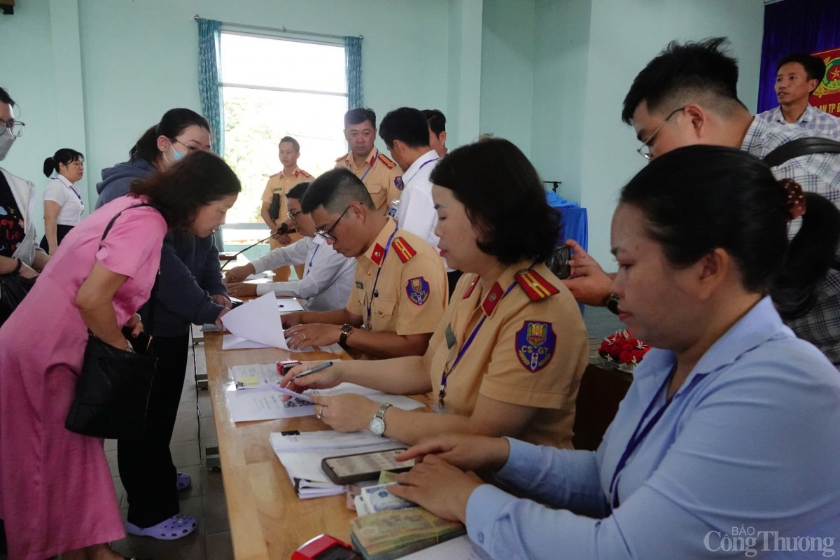 Công an thành phố Đà Nẵng tổ chức kỳ sát hạch lái xe đầu tiên từ khi tiếp nhận nhiệm vụ này từ Sở Giao thôgn vận tải Đà Nẵng (cũ) Công an thành phố Đà Nẵng tổ chức kỳ sát hạch lái xe đầu tiên từ khi tiếp nhận nhiệm vụ này từ Sở Giao thôgn vận tải Đà Nẵng (cũ)