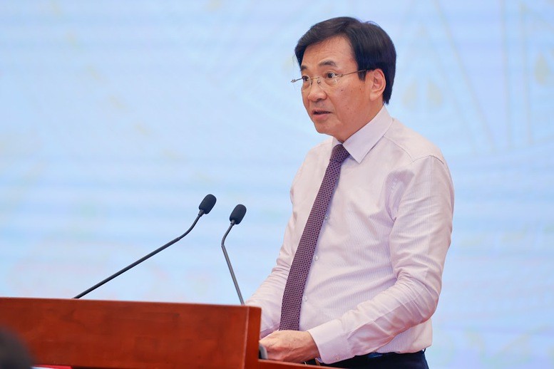 Bộ trưởng, Chủ nhiệm VPCP Trần Văn Sơn, Người phát ngôn của Chính phủ, chủ trì họp báo Chính phủ thường kỳ tháng 4/2025 - Ảnh: VGP/Nhật Bắc