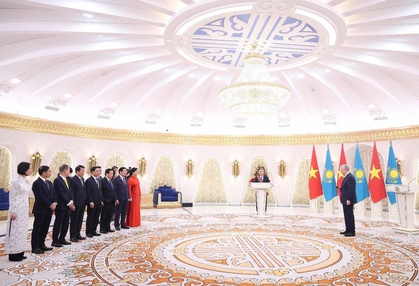 Lễ trao tặng Huân chương Hữu nghị hạng Nhất của Kazakhstan cho Tổng Bí thư Tô Lâm. Ảnh: TTXVN Lễ trao tặng Huân chương Hữu nghị hạng Nhất của Kazakhstan cho Tổng Bí thư Tô Lâm. Ảnh: TTXVN