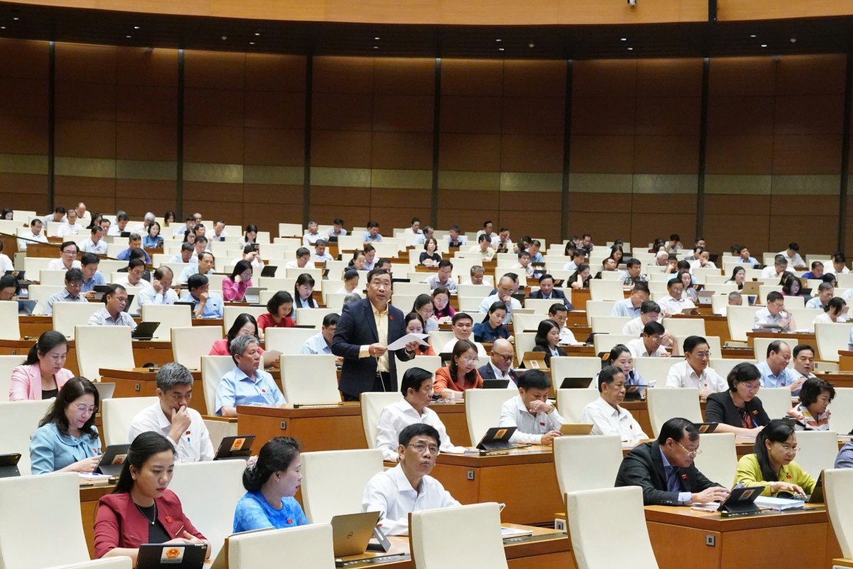 Thảo luận ở hội trường về một số nội dung còn ý kiến khác nhau của dự thảo Luật Việc làm (sửa đổi).