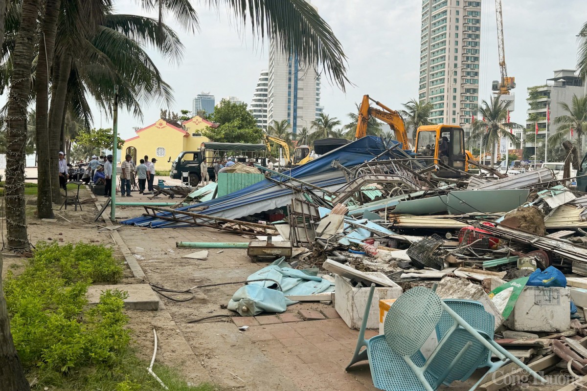 Sau khi tháo dỡ, quận Sơn Trà sẽ bàn giao mặt bằng cho Ban quản bán đảo Sơn Trà và các bãi biển du lịch Đà Nẵng để đấu giá kinh doanh phục vụ du lịch theo quy định của pháp luật Sau khi tháo dỡ, quận Sơn Trà sẽ bàn giao mặt bằng cho Ban quản bán đảo Sơn Trà và các bãi biển du lịch Đà Nẵng để đấu giá kinh doanh phục vụ du lịch theo quy định của pháp luật
