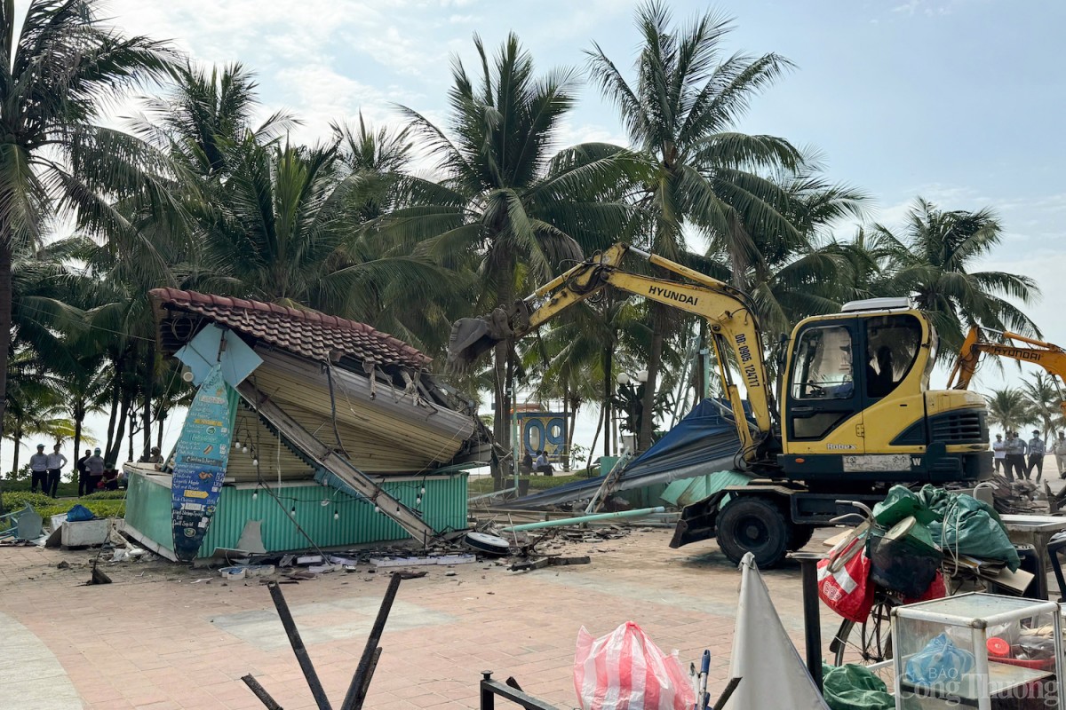 Thành phố Đà Nẵng cưỡng chế tháo dỡ 7 ki-ốt ven biển đường Võ Nguyên Giáp Thành phố Đà Nẵng cưỡng chế tháo dỡ 7 ki-ốt ven biển đường Võ Nguyên Giáp
