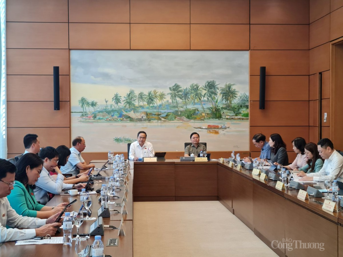 Phiên thảo luận tổ Tổ về Dự thảo Nghị quyết của Quốc hội sửa đổi, bổ sung một số điều của Hiến pháp năm 2013; Dự án Luật Tổ chức chính quyền địa phương (sửa đổi); Dự án Luật Cán bộ, công chức (sửa đổi) Phiên thảo luận tổ Tổ về Dự thảo Nghị quyết của Quốc hội sửa đổi, bổ sung một số điều của Hiến pháp năm 2013; Dự án Luật Tổ chức chính quyền địa phương (sửa đổi); Dự án Luật Cán bộ, công chức (sửa đổi)