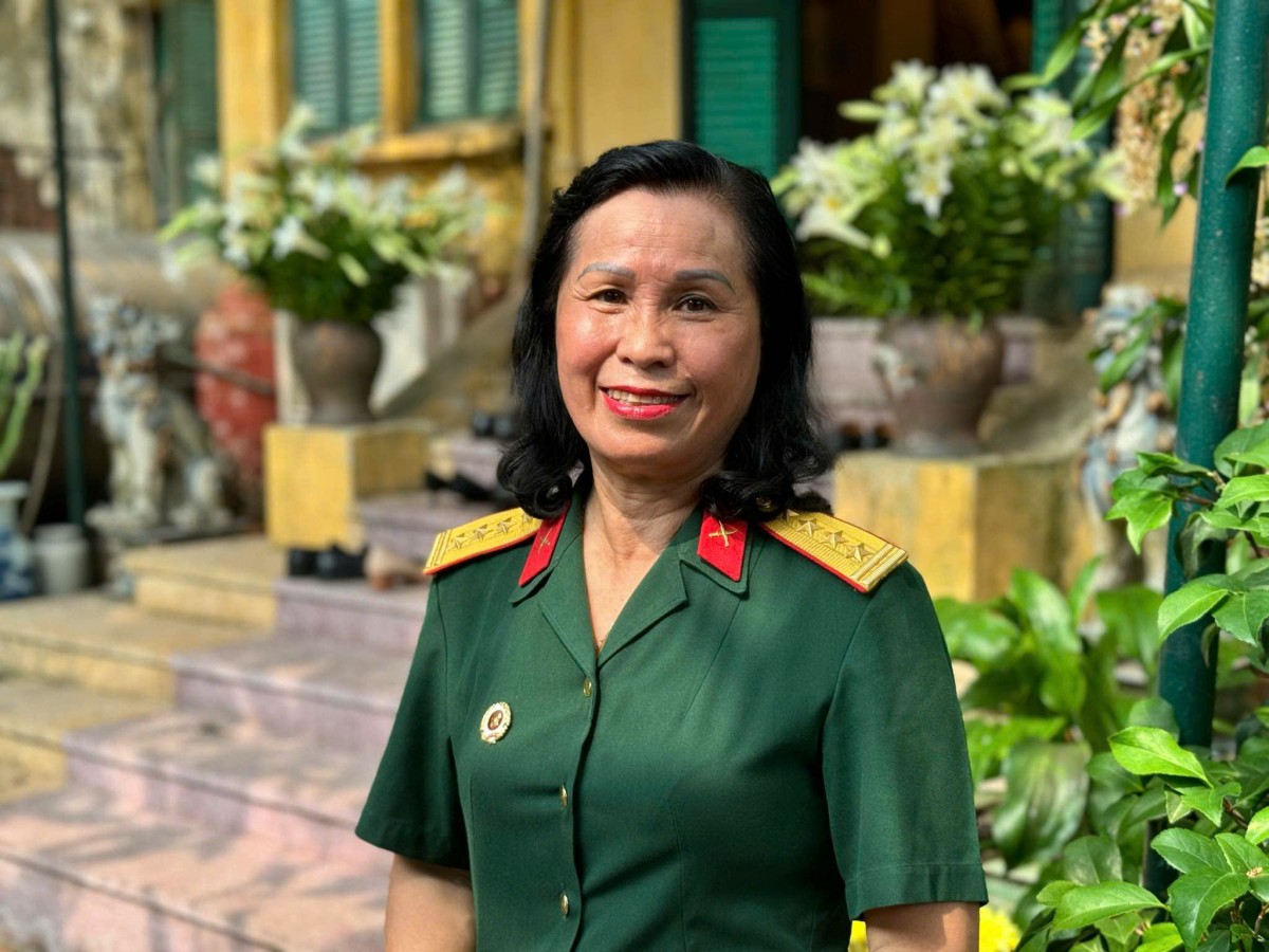 Dâng hương Đại tướng Võ Nguyên tại ngôi nhà của Người Dâng hương Đại tướng Võ Nguyên tại ngôi nhà của Người