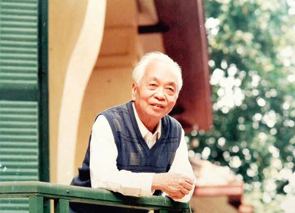 Dâng hương Đại tướng Võ Nguyên tại ngôi nhà của Người Dâng hương Đại tướng Võ Nguyên tại ngôi nhà của Người