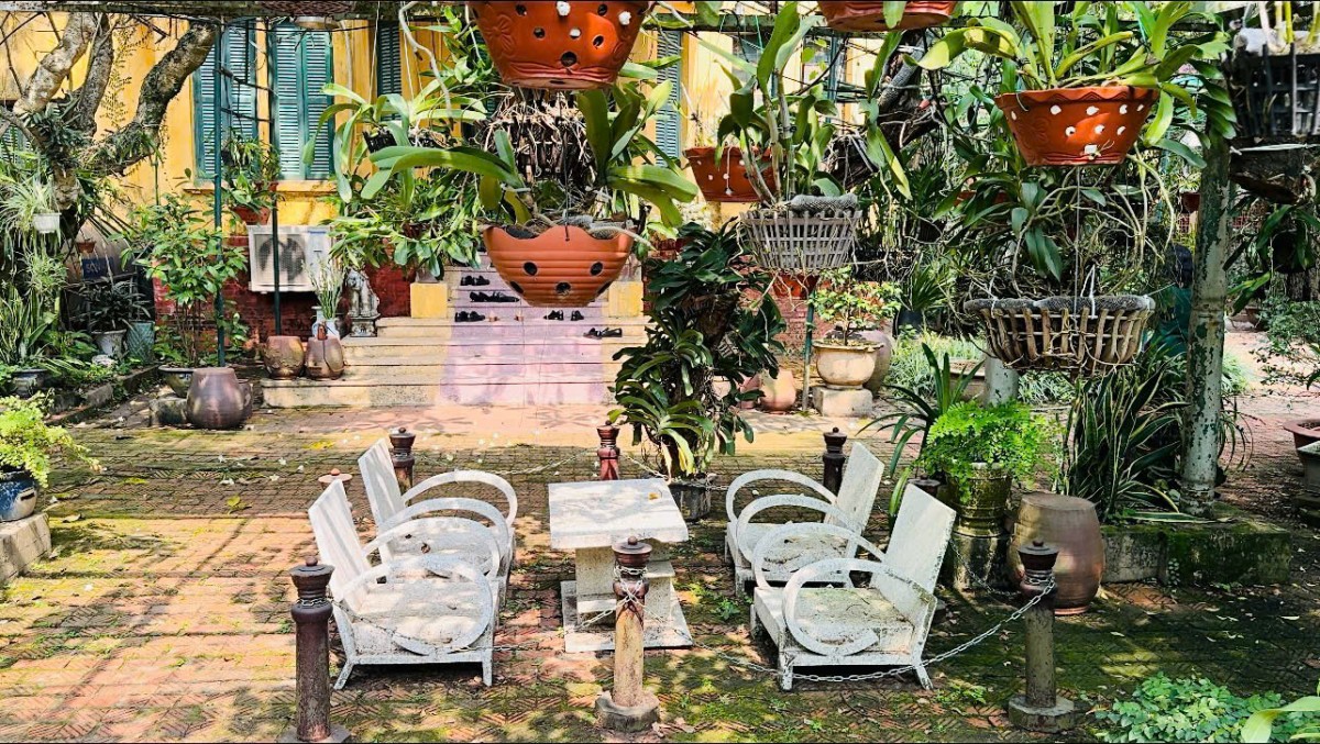 Dâng hương Đại tướng Võ Nguyên tại ngôi nhà của Người Dâng hương Đại tướng Võ Nguyên tại ngôi nhà của Người