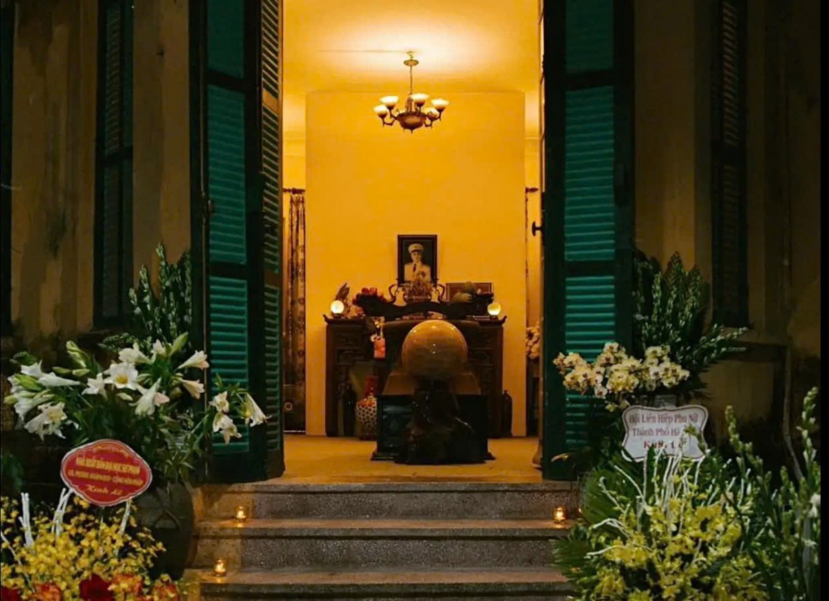 Dâng hương Đại tướng Võ Nguyên tại ngôi nhà của Người Dâng hương Đại tướng Võ Nguyên tại ngôi nhà của Người