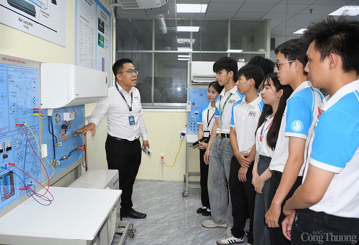 Đại học Công nghiệp TP. Hồ Chí Minh nhận tài trợ HVAC