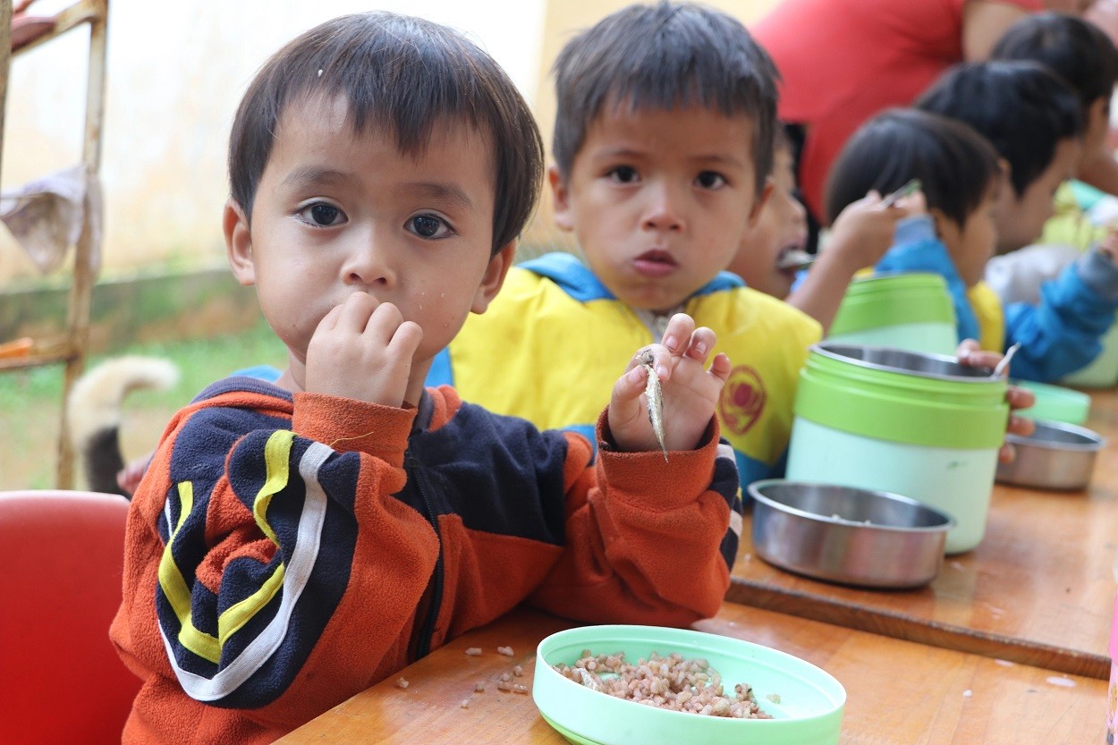 Học 2 buổi, ăn miễn phí-chủ trương chạm đến triệu trái tim