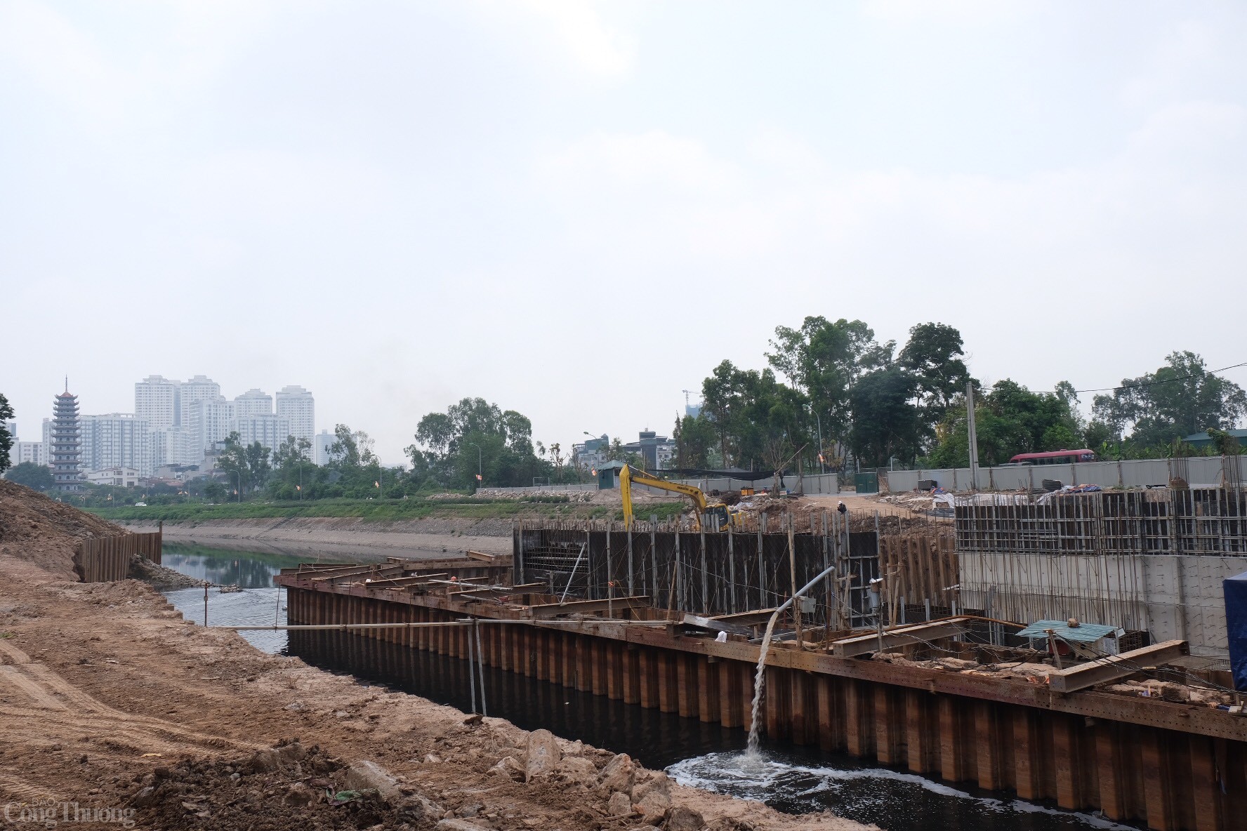 Công trình này đóng vai trò then chốt trong việc giữ nước và ổn định mực nước khi Hà Nội bổ cập nguồn từ sông Hồng hoặc Hồ Tây vào sông Tô Lịch, hướng tới mục tiêu cải tạo và hồi sinh dòng sông lâu nay ô nhiễm nặng nề.