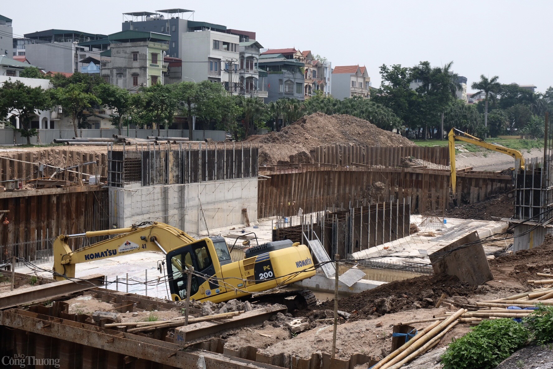 Về vị trí, đập dâng đầu tiên này được xây dựng ở phía thượng lưu cầu Quang – thuộc xã Thanh Liệt, huyện Thanh Trì. Đây là một trong ba đập dâng nằm trong phương án điều tiết mực nước sông Tô Lịch, bên cạnh hai vị trí khác sẽ được triển khai tại cầu Cót (phường Yên Hòa, quận Cầu Giấy) và cầu Dậu (khu vực Linh Đàm, quận Hoàng Mai).