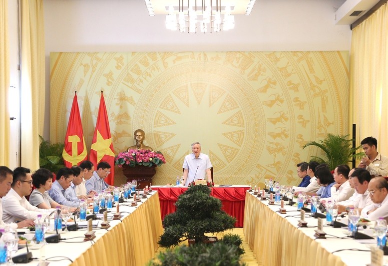 Phó Thủ tướng Thường trực Chính phủ Nguyễn Hòa Bình nhấn mạnh, phải hết sức chú ý đến công tác chuẩn bị nhân sự cho TTTC - Ảnh: VGP/Nguyễn Hoàng Phó Thủ tướng Thường trực Chính phủ Nguyễn Hòa Bình nhấn mạnh, phải hết sức chú ý đến công tác chuẩn bị nhân sự cho TTTC - Ảnh: VGP/Nguyễn Hoàng