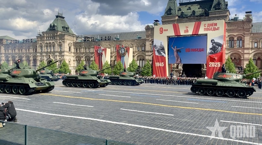 Các phương tiện và trang bị quân sự của quân đội Nga sẽ được giới thiệu tại Lễ duyệt binh kỷ niệm 80 năm Ngày Chiến thắng trong Chiến tranh Vệ quốc vĩ đại. Các phương tiện và trang bị quân sự của quân đội Nga sẽ được giới thiệu tại Lễ duyệt binh kỷ niệm 80 năm Ngày Chiến thắng trong Chiến tranh Vệ quốc vĩ đại.