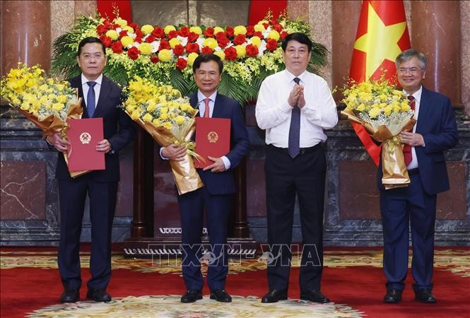 Chủ tịch nước Lương Cường trao quyết định bổ nhiệm 3 Phó Chủ nhiệm Văn phòng Chủ tịch nước