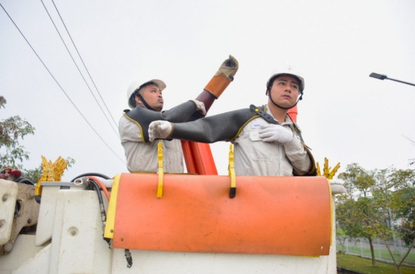EVNHANOI tăng cường sửa chữa điện hotline để nâng cao chất lượng EVNHANOI tăng cường sửa chữa điện hotline để nâng cao chất lượng