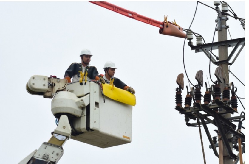 EVNHANOI tăng cường sửa chữa điện hotline để nâng cao chất lượng EVNHANOI tăng cường sửa chữa điện hotline để nâng cao chất lượng