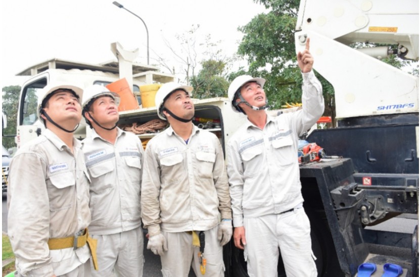EVNHANOI tăng cường sửa chữa điện hotline để nâng cao chất lượng EVNHANOI tăng cường sửa chữa điện hotline để nâng cao chất lượng