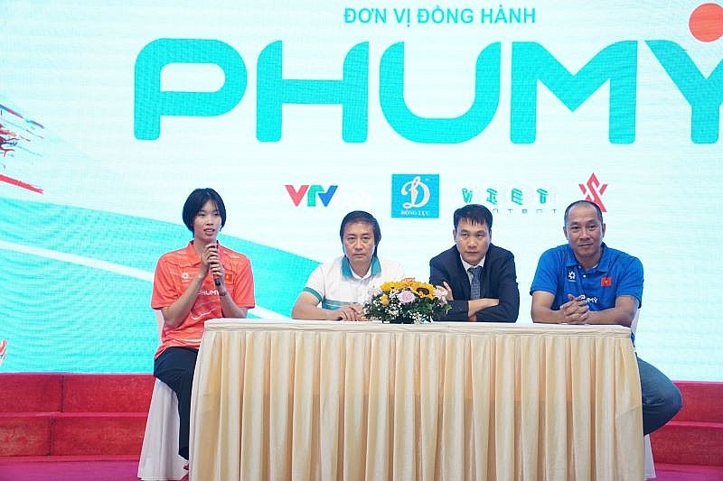 Họp báo tại chương trình