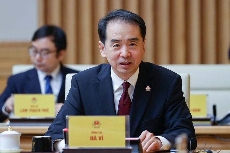 Đại sứ Hà Vĩ khẳng định Chính phủ Trung Quốc sẵn sàng cùng Chính phủ Việt Nam triển khai, cụ thể hóa nhận thức chung giữa Lãnh đạo cấp cao hai Đảng, hai nước - Ảnh: VGP/Nhật Bắc Đại sứ Hà Vĩ khẳng định Chính phủ Trung Quốc sẵn sàng cùng Chính phủ Việt Nam triển khai, cụ thể hóa nhận thức chung giữa Lãnh đạo cấp cao hai Đảng, hai nước - Ảnh: VGP/Nhật Bắc