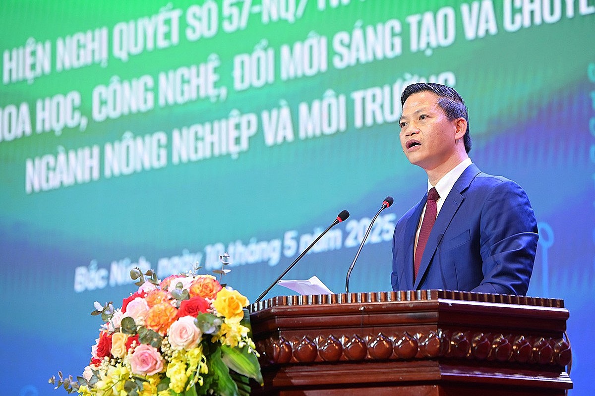 Chủ tịch UBND tỉnh Bắc Ninh Vương Quốc Tuấn cam kết, tỉnh sẽ tạo điều kiện thuận lợi nhất để các sáng kiến, kết quả nghiên cứu, giải pháp đột phá về phát triển khoa học, công nghệ, đổi mới sáng tạo và chuyển đổi số được đưa vào ứng dụng thực tiễn. Ảnh: Tùng Đinh Chủ tịch UBND tỉnh Bắc Ninh Vương Quốc Tuấn cam kết, tỉnh sẽ tạo điều kiện thuận lợi nhất để các sáng kiến, kết quả nghiên cứu, giải pháp đột phá về phát triển khoa học, công nghệ, đổi mới sáng tạo và chuyển đổi số được đưa vào ứng dụng thực tiễn. Ảnh: Tùng Đinh