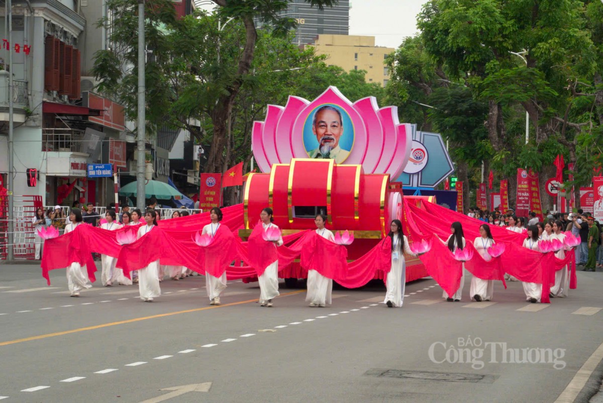 Hải Phòng: Tổng duyệt diễubinh,diễuhành quymôlớn hướngtới kỷniệm70năm NgàyGiảiphóng thành phố