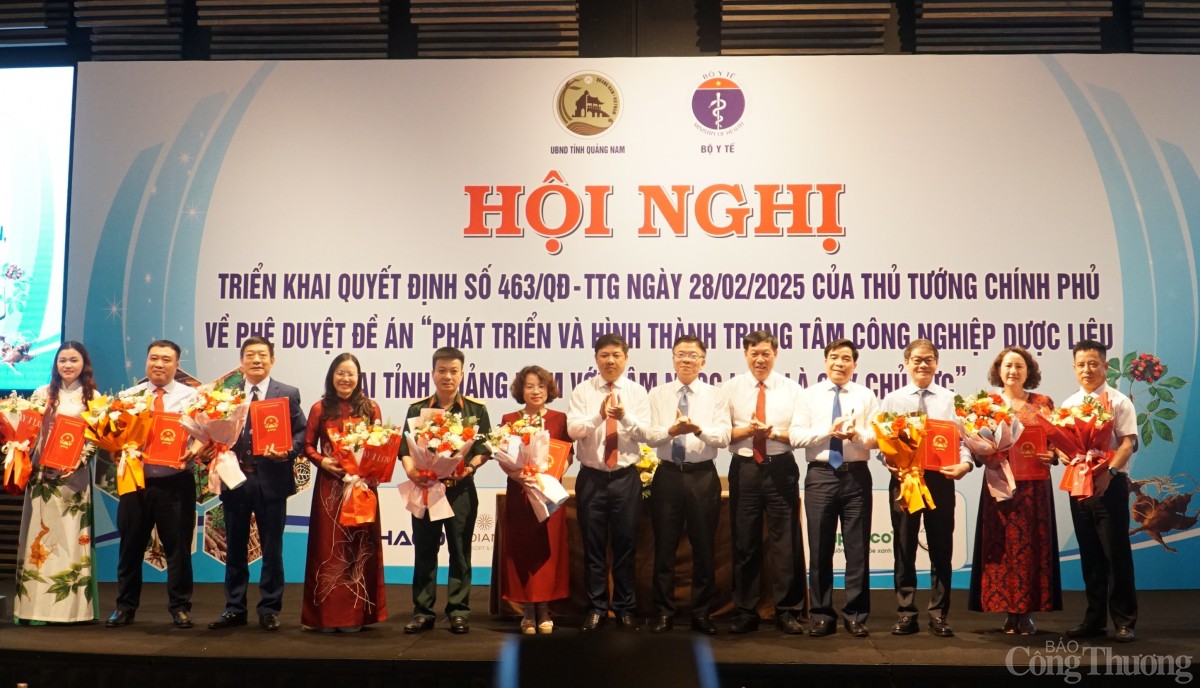 Phó Thủ tướng Chính phủ Lê Thành Long chứng kiến kí kết biên bản ghi nhớ hợp tác giữa tỉnh Quảng Nam với các nhà đầu tư nghiên cứu đầu tư vào công nghiệp dược liệu trên địa bàn Phó Thủ tướng Chính phủ Lê Thành Long chứng kiến kí kết biên bản ghi nhớ hợp tác giữa tỉnh Quảng Nam với các nhà đầu tư nghiên cứu đầu tư vào công nghiệp dược liệu trên địa bàn