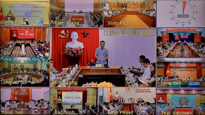 Phiên họp được kết nối trực tuyến đến trụ sở Ủy ban nhân dân các tỉnh, thành phố trực thuộc Trung ương. Phiên họp được kết nối trực tuyến đến trụ sở Ủy ban nhân dân các tỉnh, thành phố trực thuộc Trung ương.