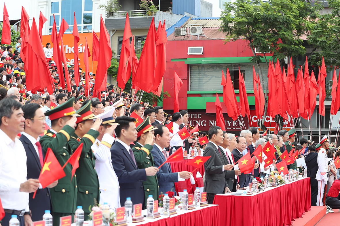 Các đại biểu dự lễ Các đại biểu dự lễ