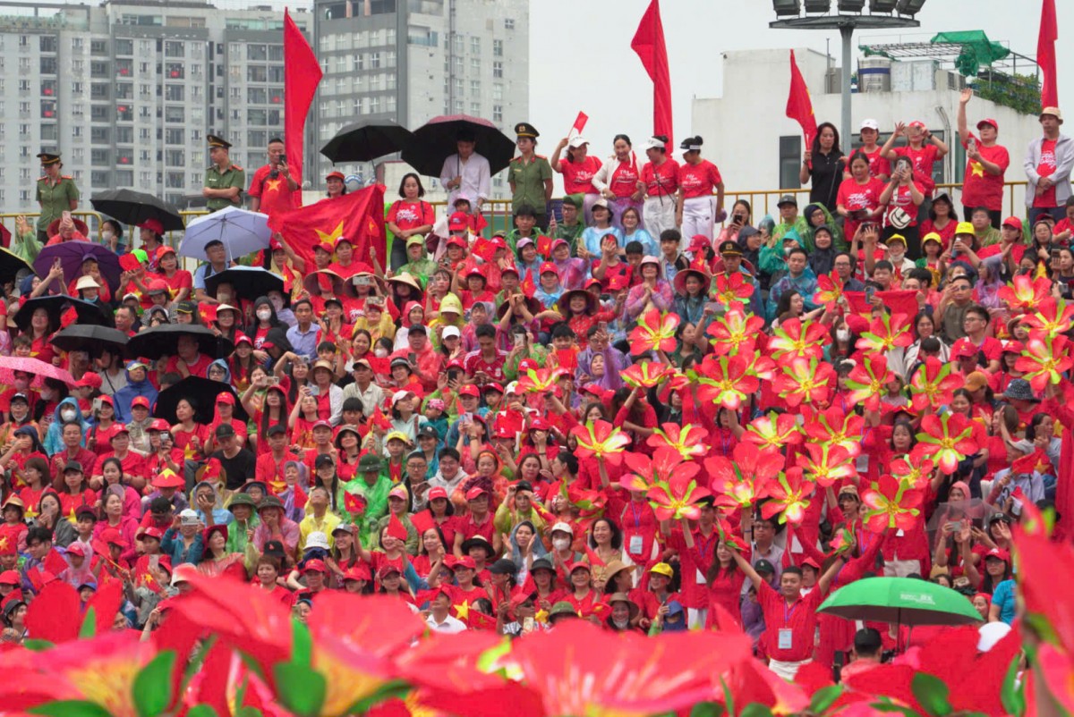 Toàn cảnh lễ diễuhành kỷ niệm 70 năm ngàyGiảiphóng Hải Phòng