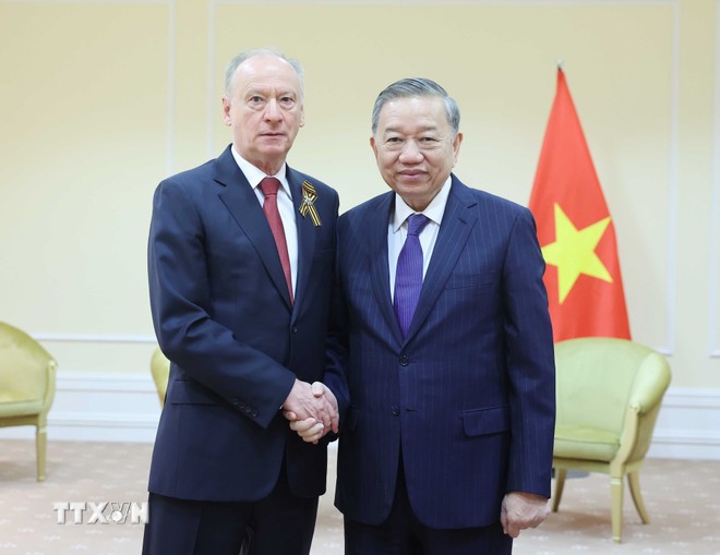 Tổng Bí thư Tô Lâm tiếp ông Yury Maksimov, đồng sáng lập Công ty Positive Technologies. (Ảnh: Thống Nhất/TTXVN)