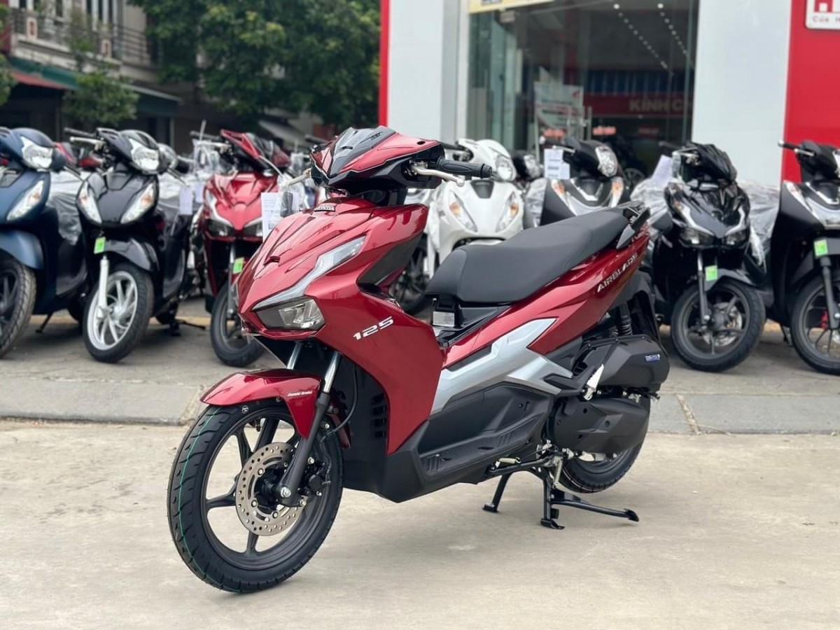 Air Blade 2025 mới nhất tại đại lý Honda Head. Ảnh: Honda Việt Nam Air Blade 2025 mới nhất tại đại lý Honda Head. Ảnh: Honda Việt Nam