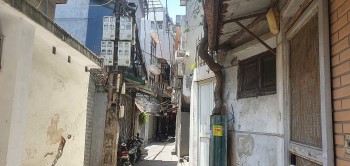 Hà Nội: Nhà siêu nhỏ giá 'trên trời' liệu có người mua?