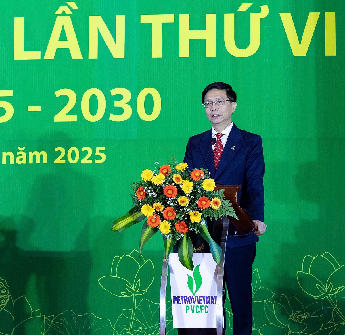 Đồng chí Trần Quang Dũng - Phó Bí thư Thường trực Đảng uỷ Tập đoàn phát biểu tại Đại hội Đồng chí Trần Quang Dũng - Phó Bí thư Thường trực Đảng uỷ Tập đoàn phát biểu tại Đại hội