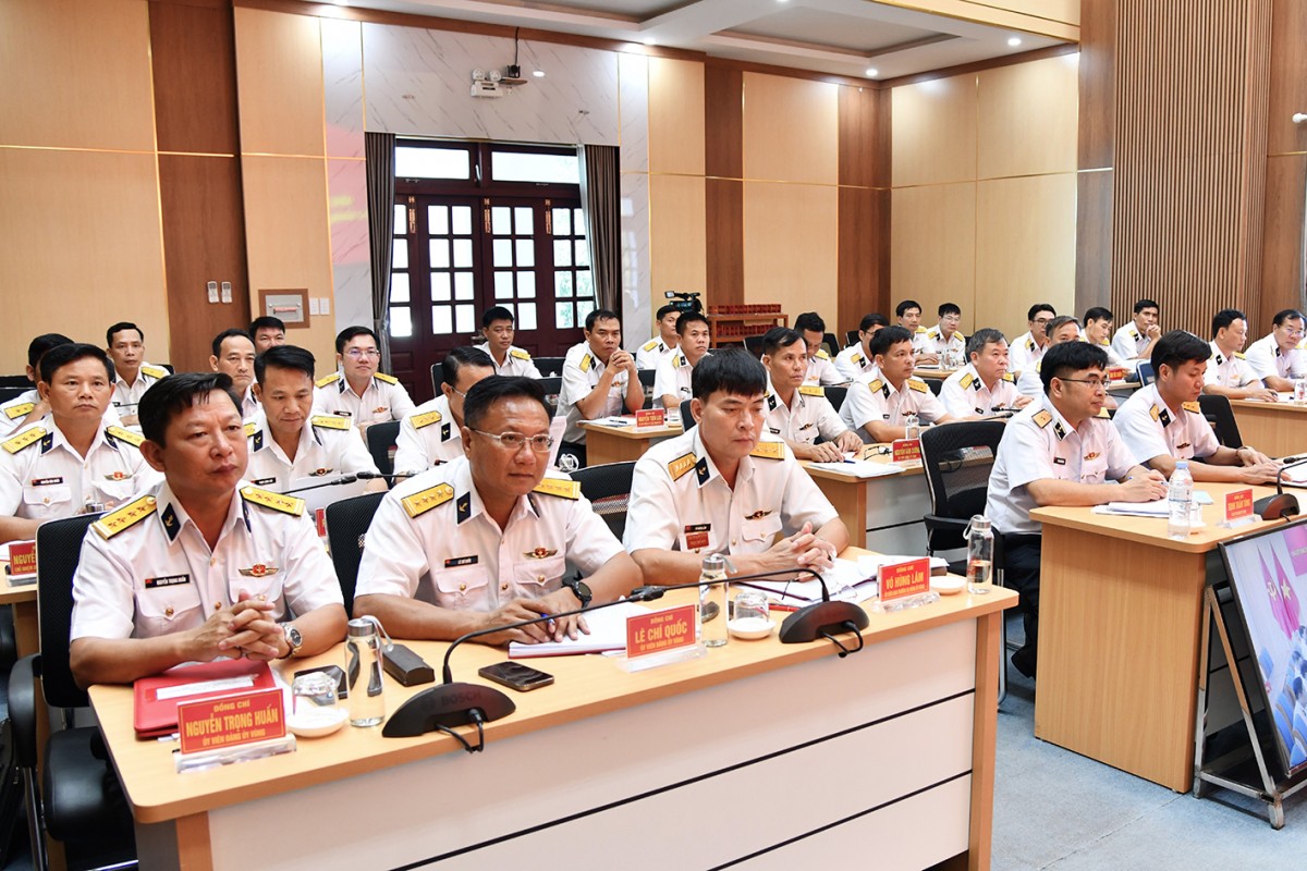 Vùng 5 Hải quân khen thưởng tập thể, cá nhân xuất sắc