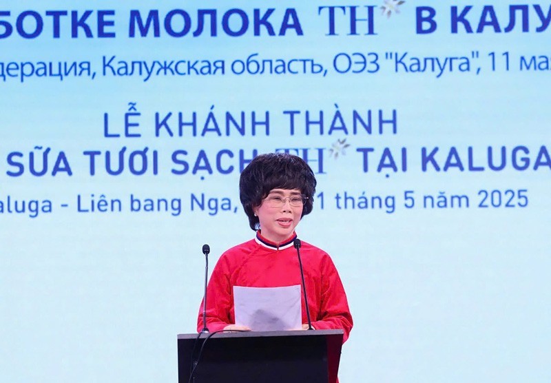 Nhà sáng lập Tập đoàn TH, Anh hùng lao động Thái Hương phát biểu tại Lễ khánh thành Nhà máy chế biến sữa tươi sạch TH (tại Moscow) Nhà sáng lập Tập đoàn TH, Anh hùng lao động Thái Hương phát biểu tại Lễ khánh thành Nhà máy chế biến sữa tươi sạch TH (tại Moscow)