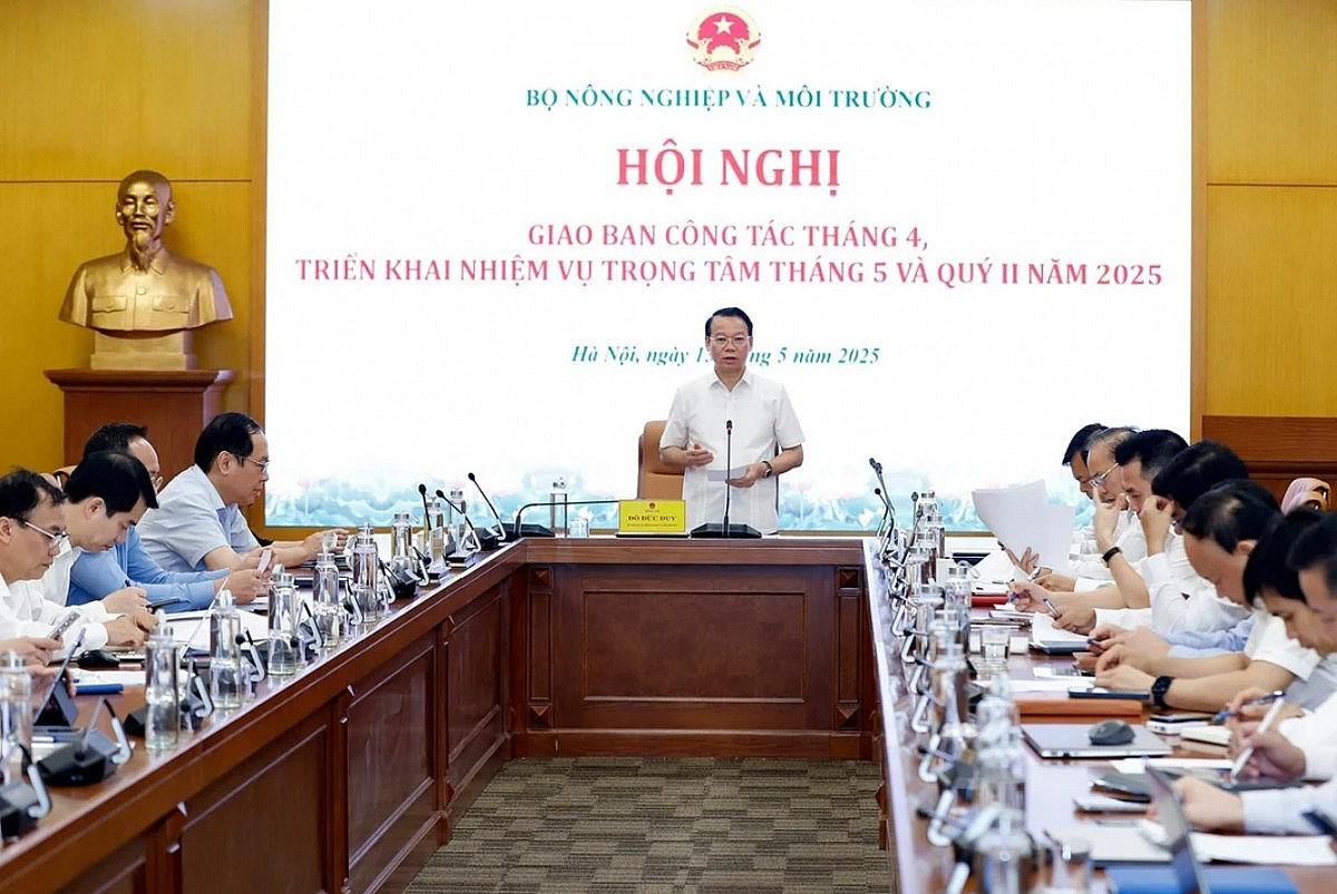 Bộ trưởng Đỗ Đức Duy chủ trì Hội nghị giao ban công tác tháng 4, triển khai nhiệm vụ trọng tâm tháng 5 và quý II/2025. Ảnh: Khương Trung.