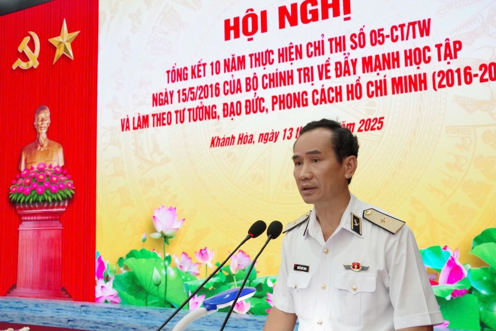 Chuẩn đô đốc Nguyễn Văn Thoan Chuẩn đô đốc Nguyễn Văn Thoan