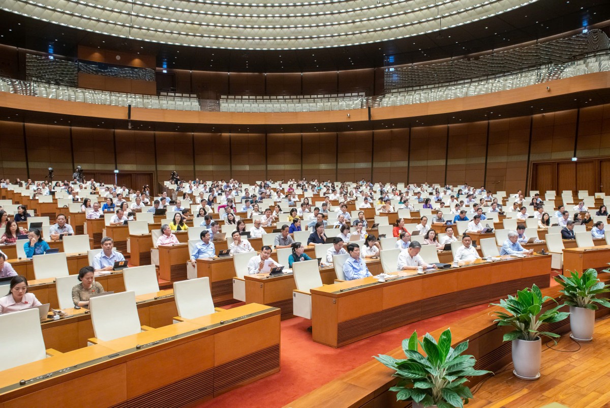  Quốc hội thảo luận về Dự thảo Nghị quyết sửa đổi, bổ sung một số điều của Hiến pháp năm 2013 và Dự án Luật Tổ chức chính