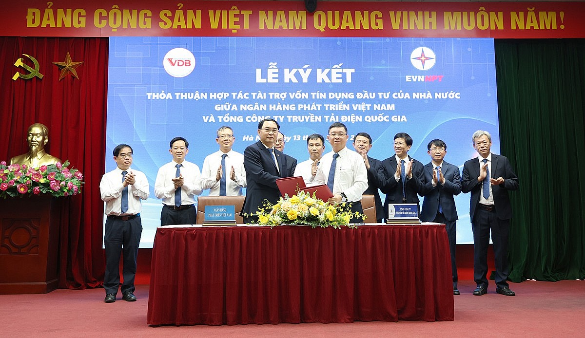 VDB cung cấp khoản tín dụng 22.000 tỷ cho các dự án truyền tải điện của EVNNPT VDB cung cấp khoản tín dụng 22.000 tỷ cho các dự án truyền tải điện của EVNNPT