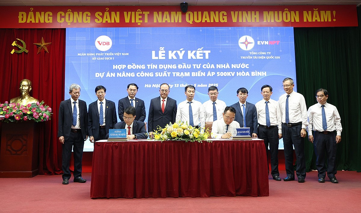 VDB cung cấp khoản tín dụng 22.000 tỷ cho các dự án truyền tải điện của EVNNPT VDB cung cấp khoản tín dụng 22.000 tỷ cho các dự án truyền tải điện của EVNNPT