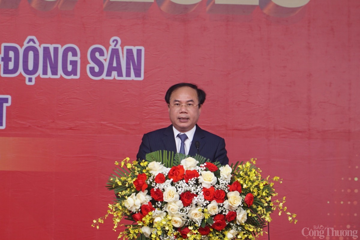 Thứ trưởng Bộ Xây dựng Nguyễn Văn Sinh phát biểu khai mạc Triển lãm quốc tế Vietbuild Đà Nẵng 2025