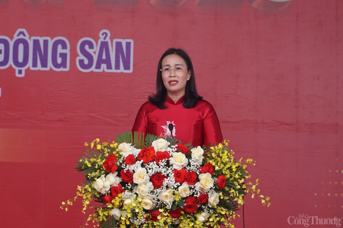 Phó Chủ tịch UBND thành phố Đà Nẵng Nguyễn Thị Anh Thi phát biểu tại Triển lãm