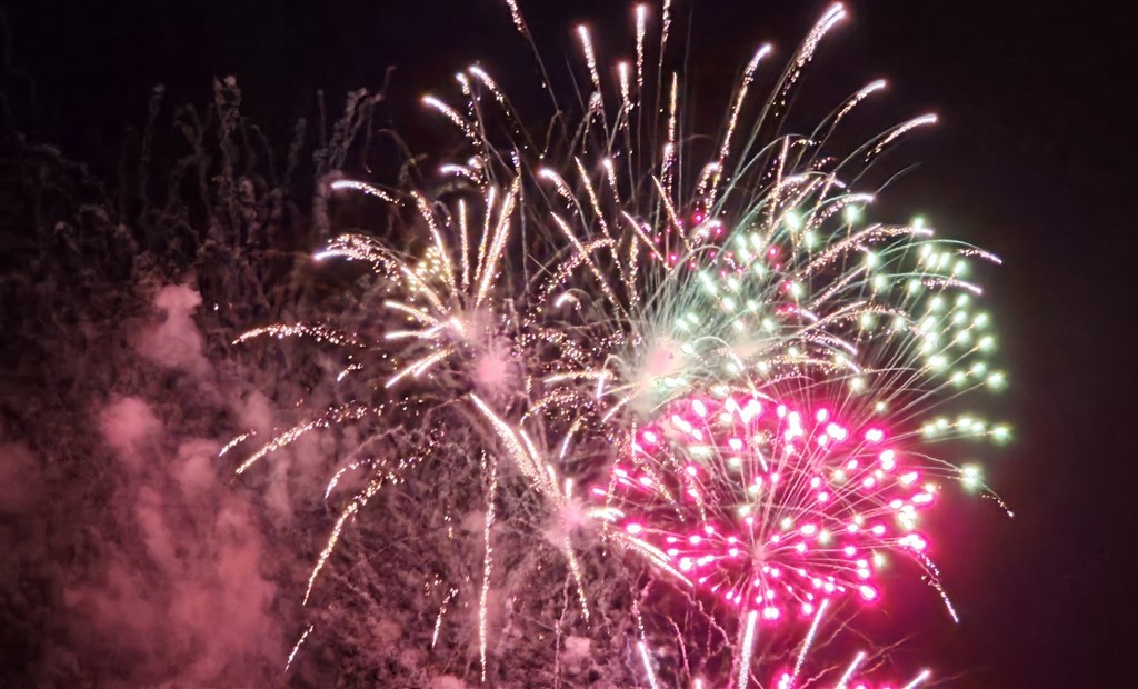 Sự kiện bắn pháo hoa tại Cà Mau vào ngày 19/5/2025 có kinh phí từ nguồn xã hội hóa. Ảnh: UBND tỉnh Cà Mau Sự kiện bắn pháo hoa tại Cà Mau vào ngày 19/5/2025 có kinh phí từ nguồn xã hội hóa. Ảnh: UBND tỉnh Cà Mau