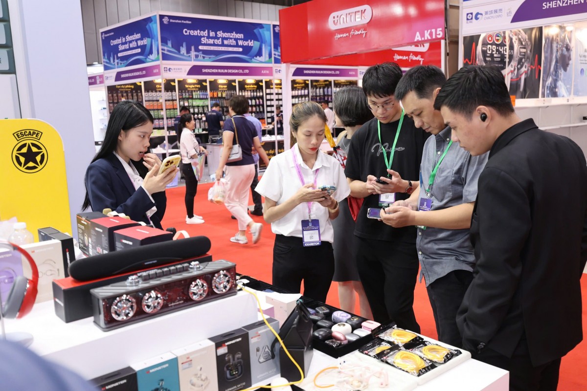 Triển lãm Quốc tế Điện tử và Thiết bị thông minh Việt