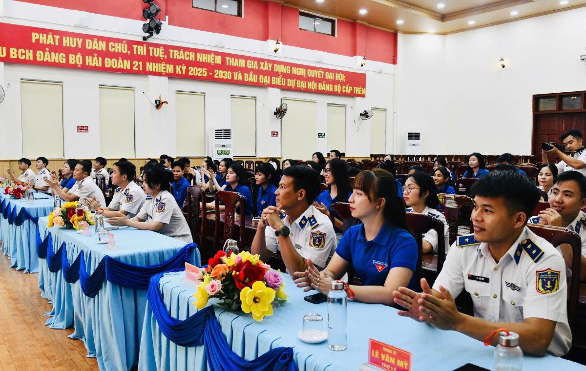 Hải đội 211 tổ chức tuyên truyền chào mừng kỷ niệm 135