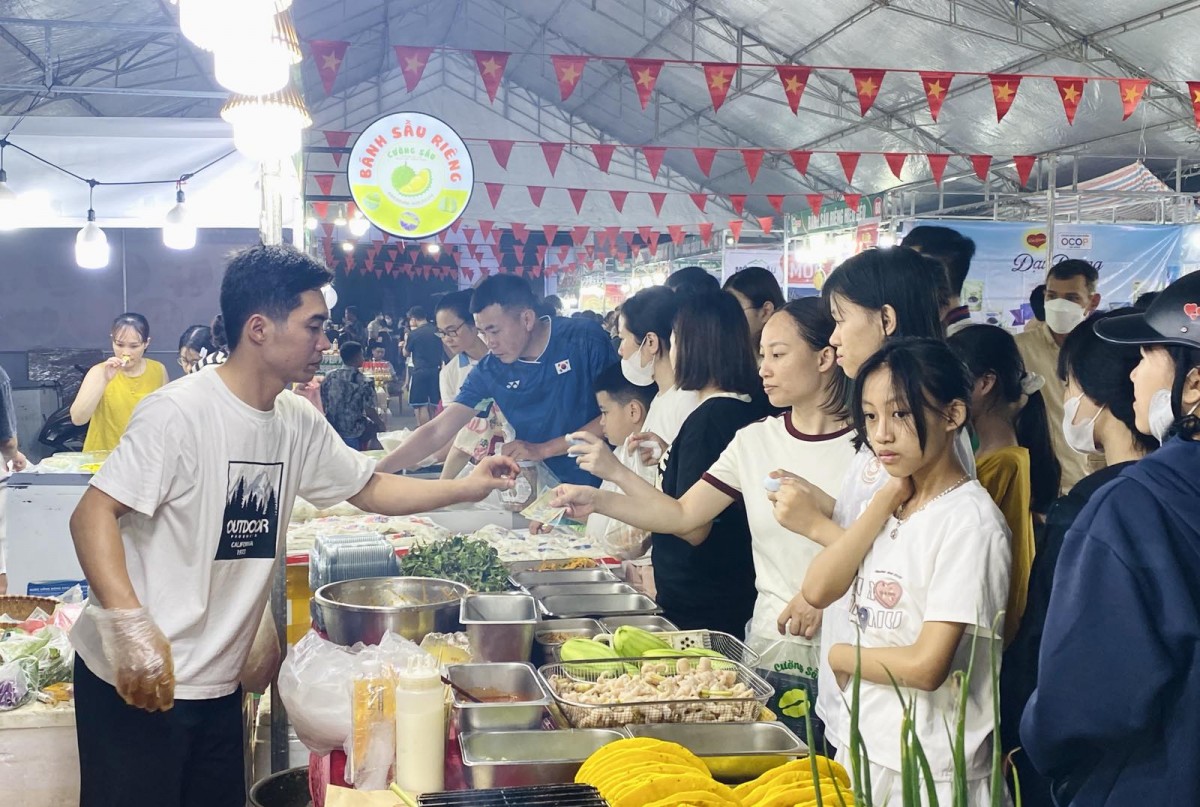 Nghệ An: Khai mạc Hội chợ kết nối sản phẩm ba miền