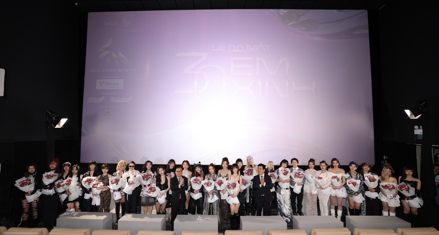 Em Xinh 'Say Hi' chính thức ra mắt