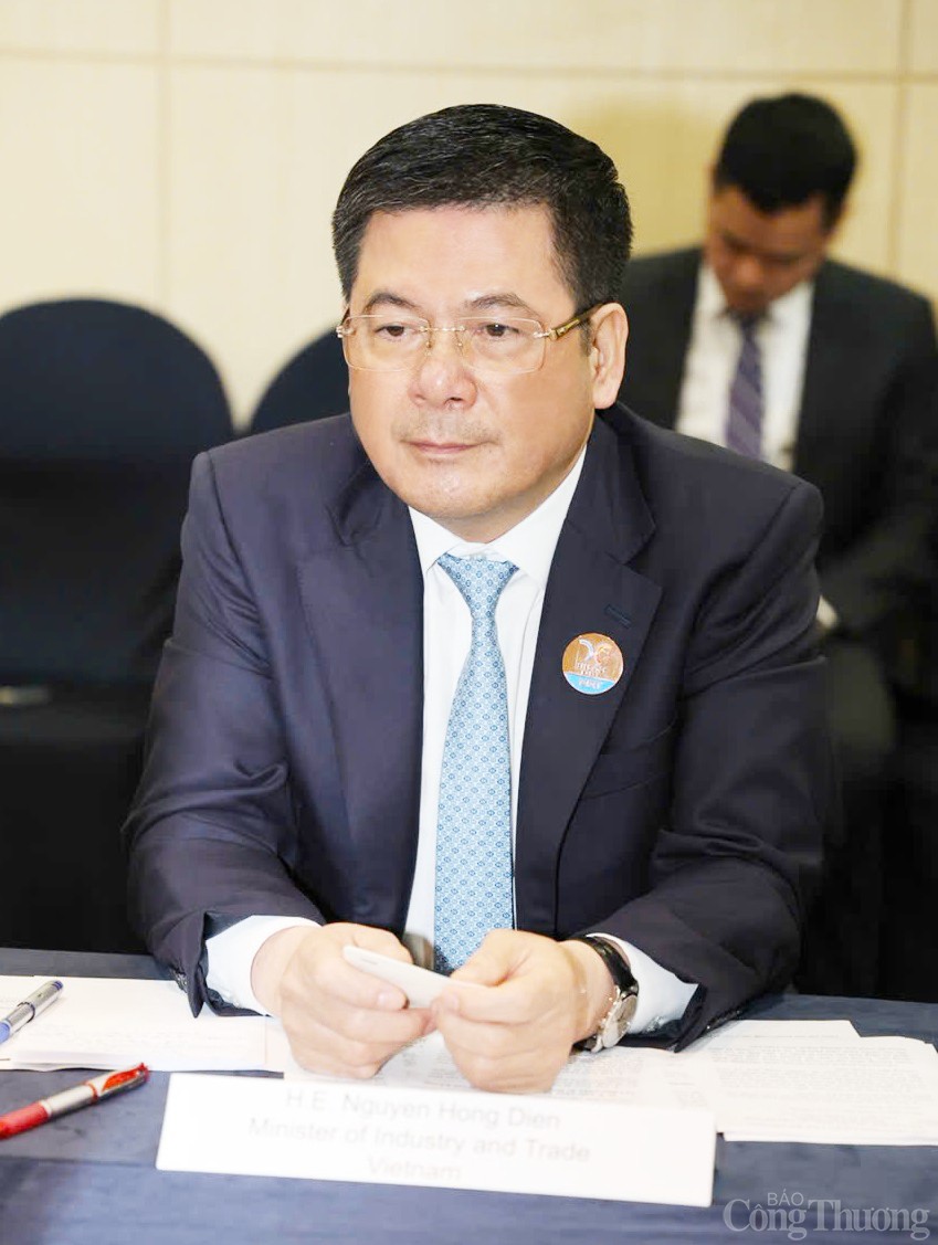 Chùm ảnh: Bộ trưởng Nguyễn Hồng Diên chia sẻ APEC 2025