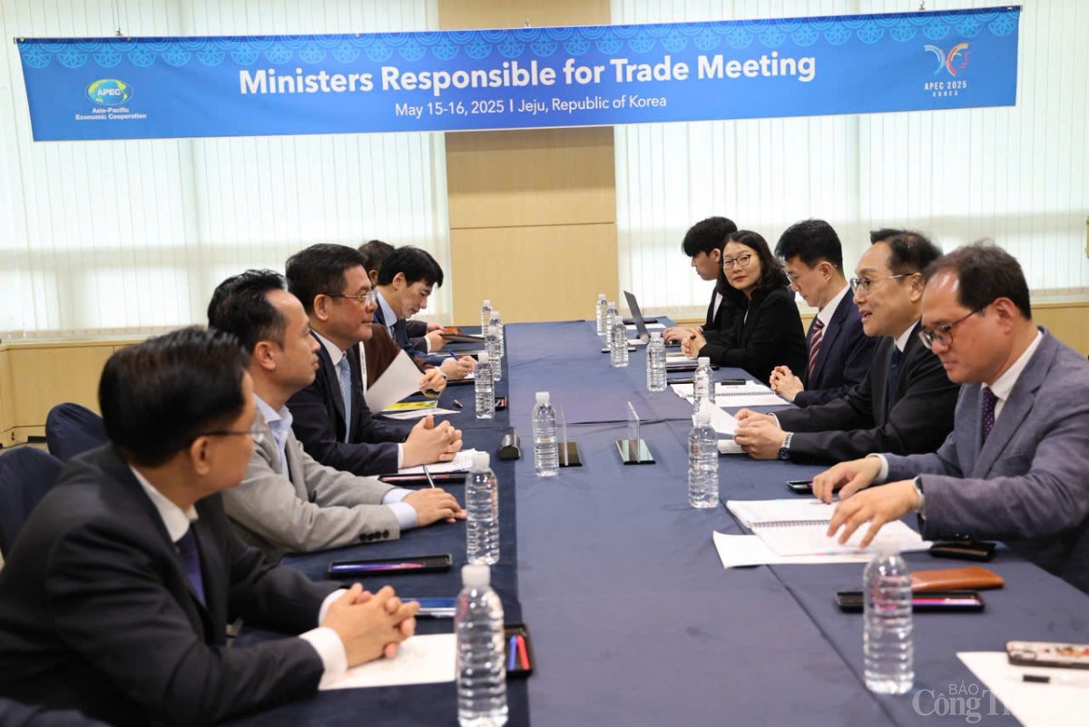 Chùm ảnh: Bộ trưởng Nguyễn Hồng Diên chia sẻ APEC 2025